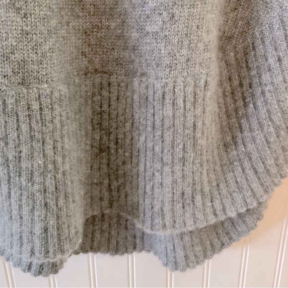 PORTOLANO Cashmere Relaxed Asymmetrical pullover poncho - Picture 6 of 10